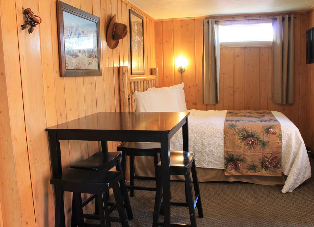 موتيل غرب يلوستون Moose Creek Cabins المظهر الخارجي الصورة