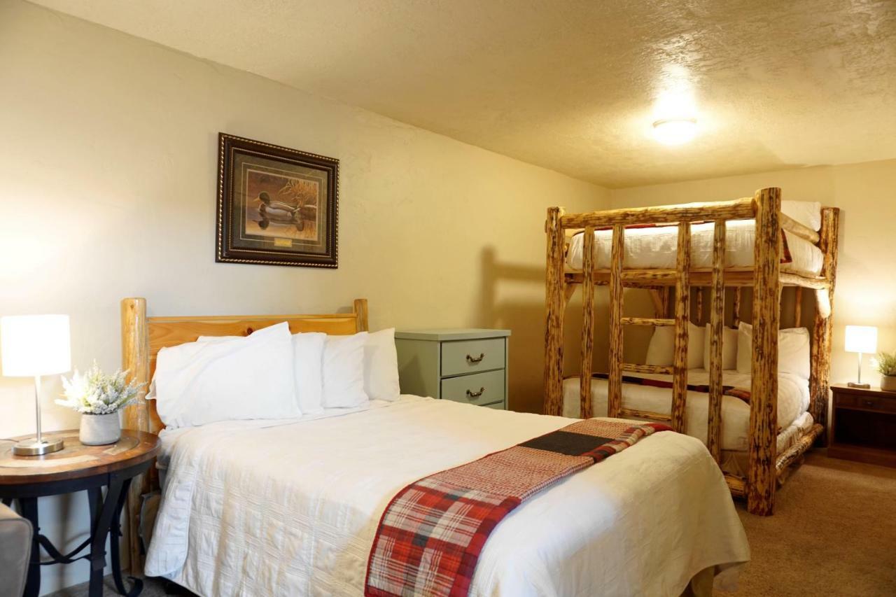 موتيل غرب يلوستون Moose Creek Cabins المظهر الخارجي الصورة