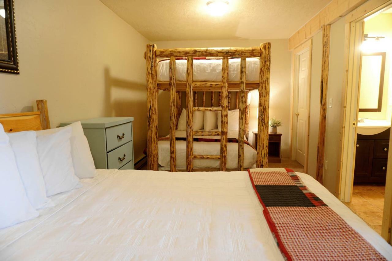 موتيل غرب يلوستون Moose Creek Cabins المظهر الخارجي الصورة